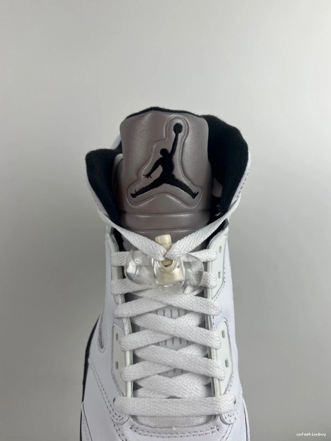 5 JORDAN AIR RETRO DD0587-110 'WHITE BLACK' 1207